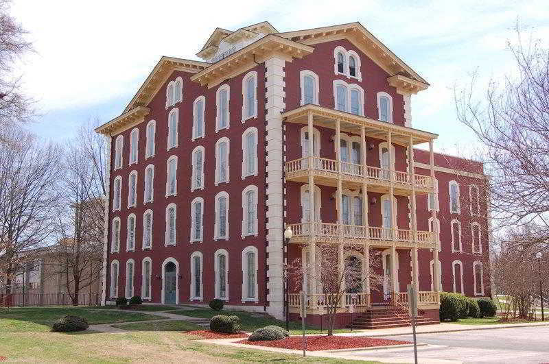 Holiday Inn Express & Suites Raleigh Ne - Medical Ctr Area, An Ihg Hotel Exterior photo