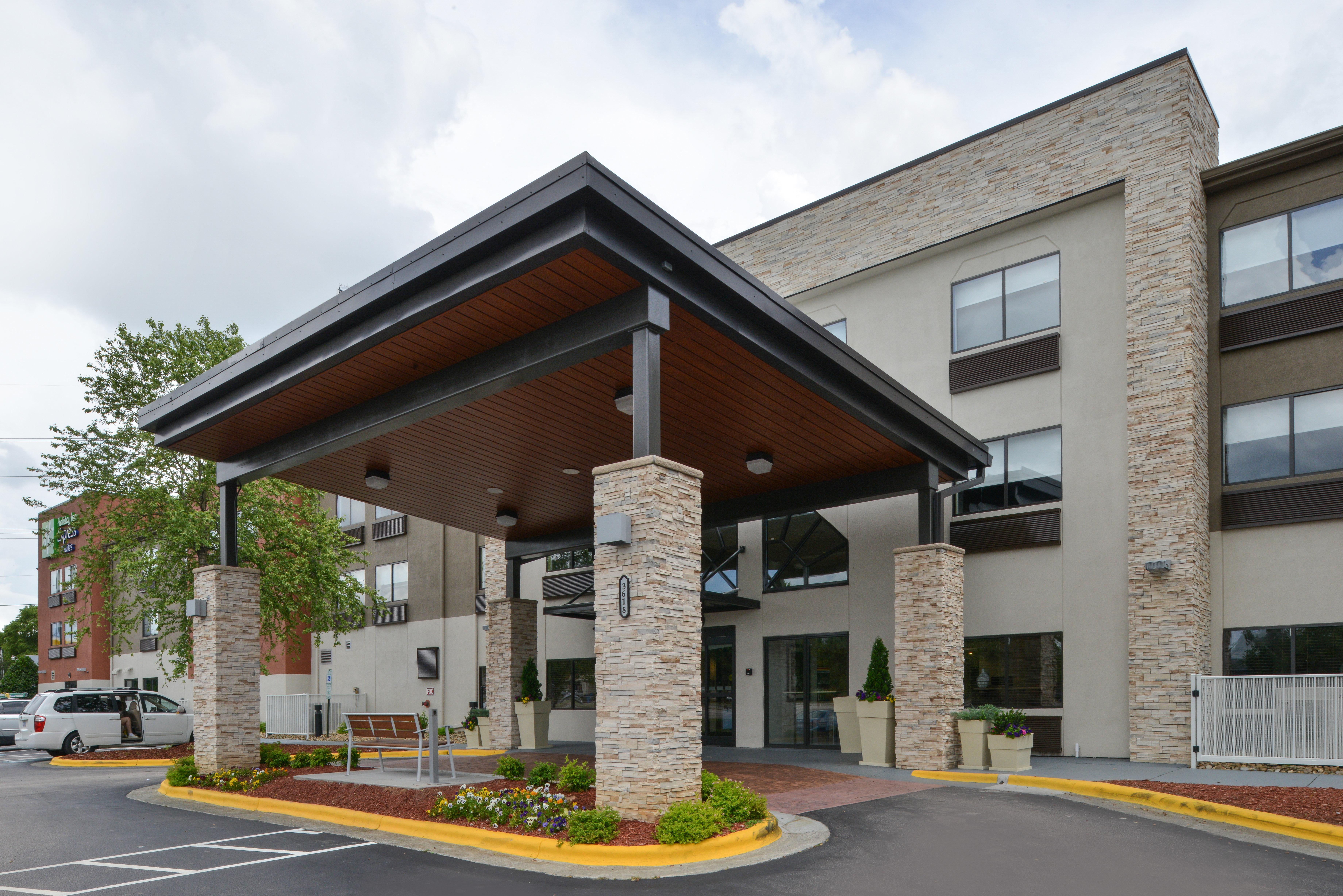 Holiday Inn Express & Suites Raleigh Ne - Medical Ctr Area, An Ihg Hotel Exterior photo