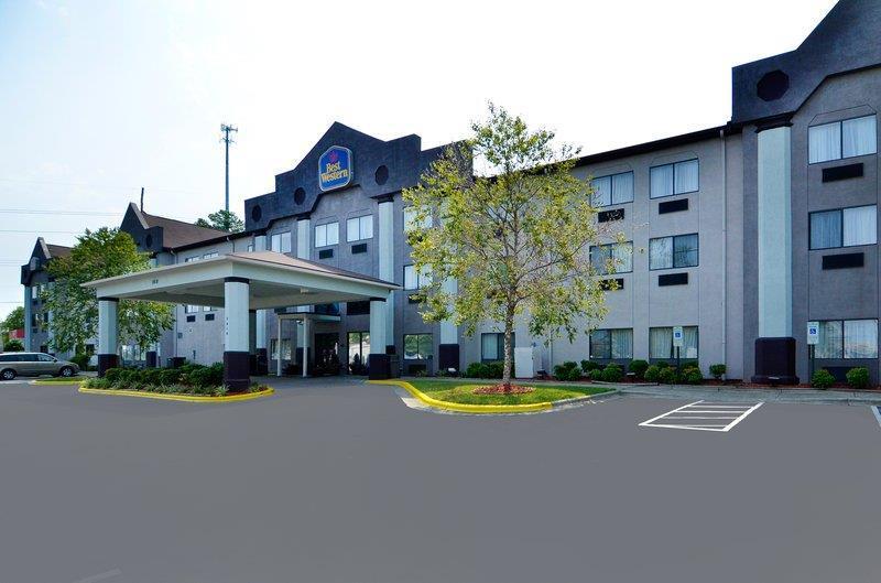 Holiday Inn Express & Suites Raleigh Ne - Medical Ctr Area, An Ihg Hotel Exterior photo