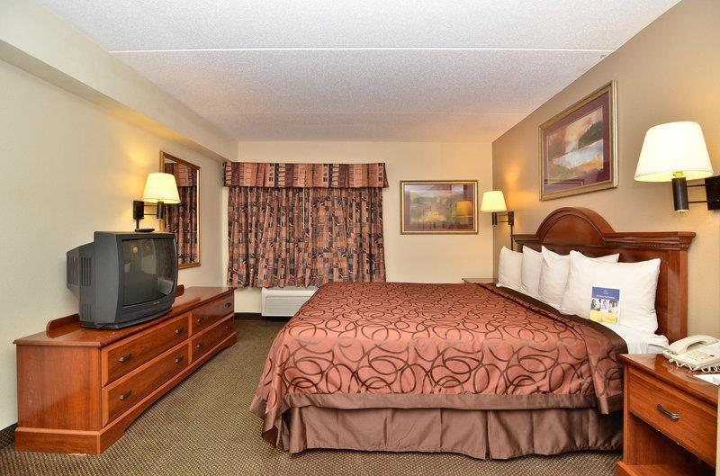 Holiday Inn Express & Suites Raleigh Ne - Medical Ctr Area, An Ihg Hotel Room photo